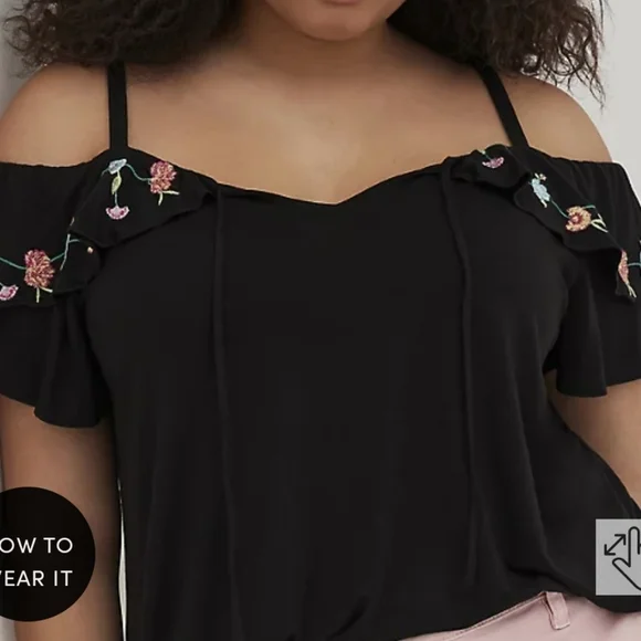 🆕️🌸OFF-SHOULDER EMBROIDERED FLORAL RUFFLE TOP 🌸 - Picture 4 of 6